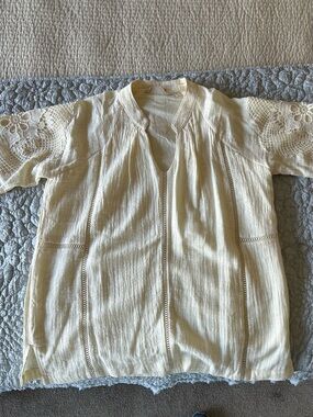 Soft Surroundings Cream Lace Sleeve Tunic Top